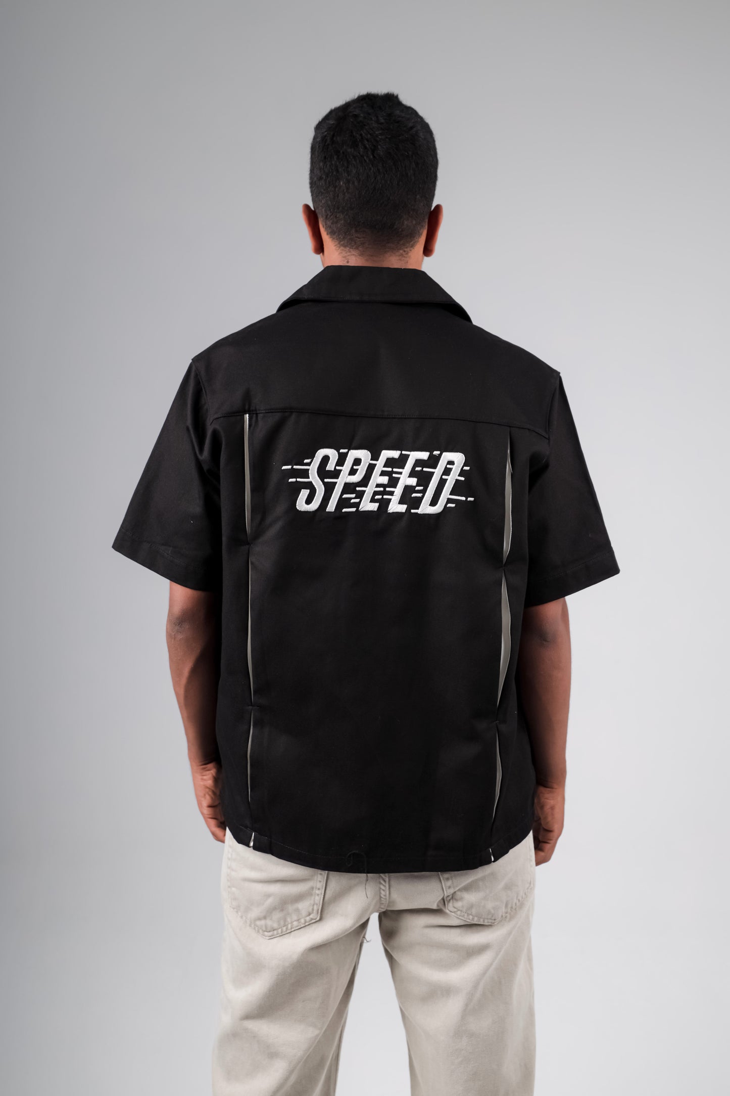Boxy fit short sleeve shirt with back stitching speed