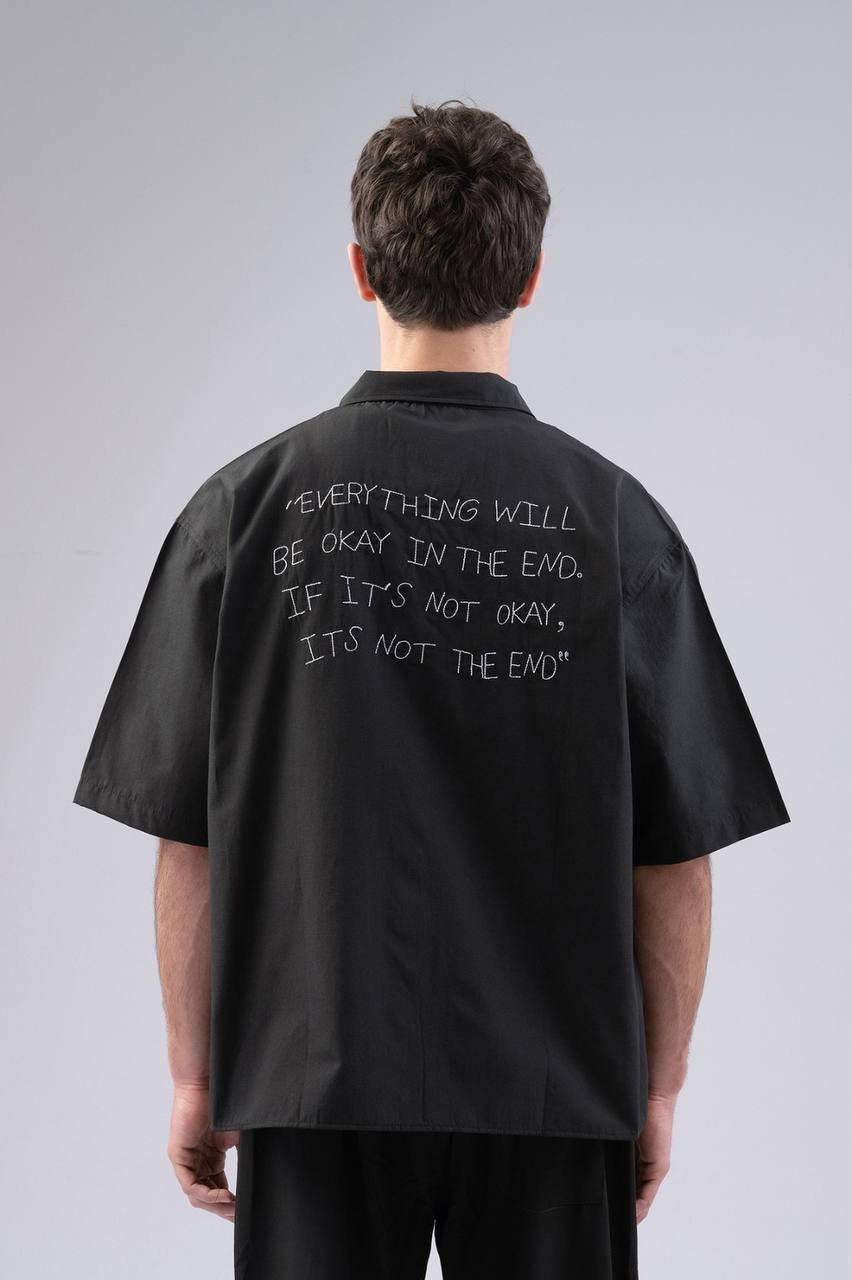 Short sleeve shirt with back stitching