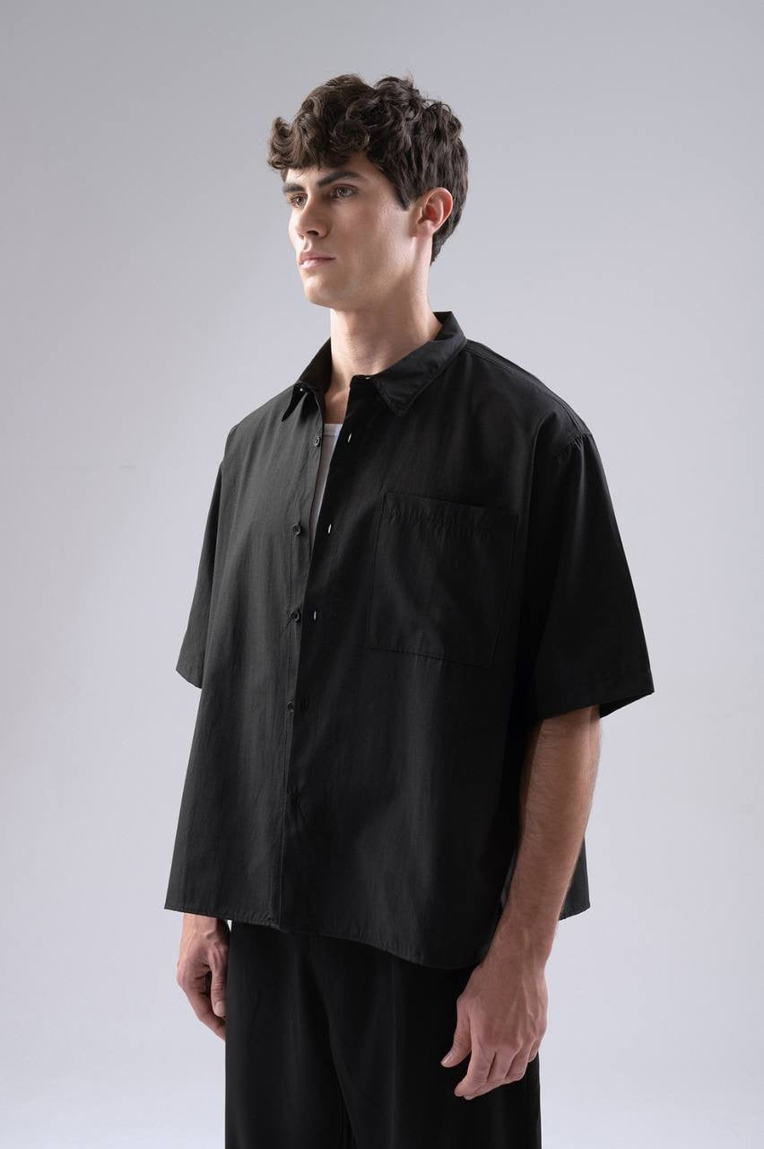 Short sleeve shirt with back stitching