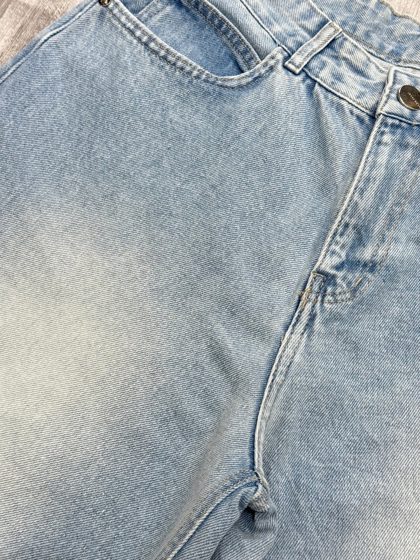 Baggy denim short in light blue stone washed