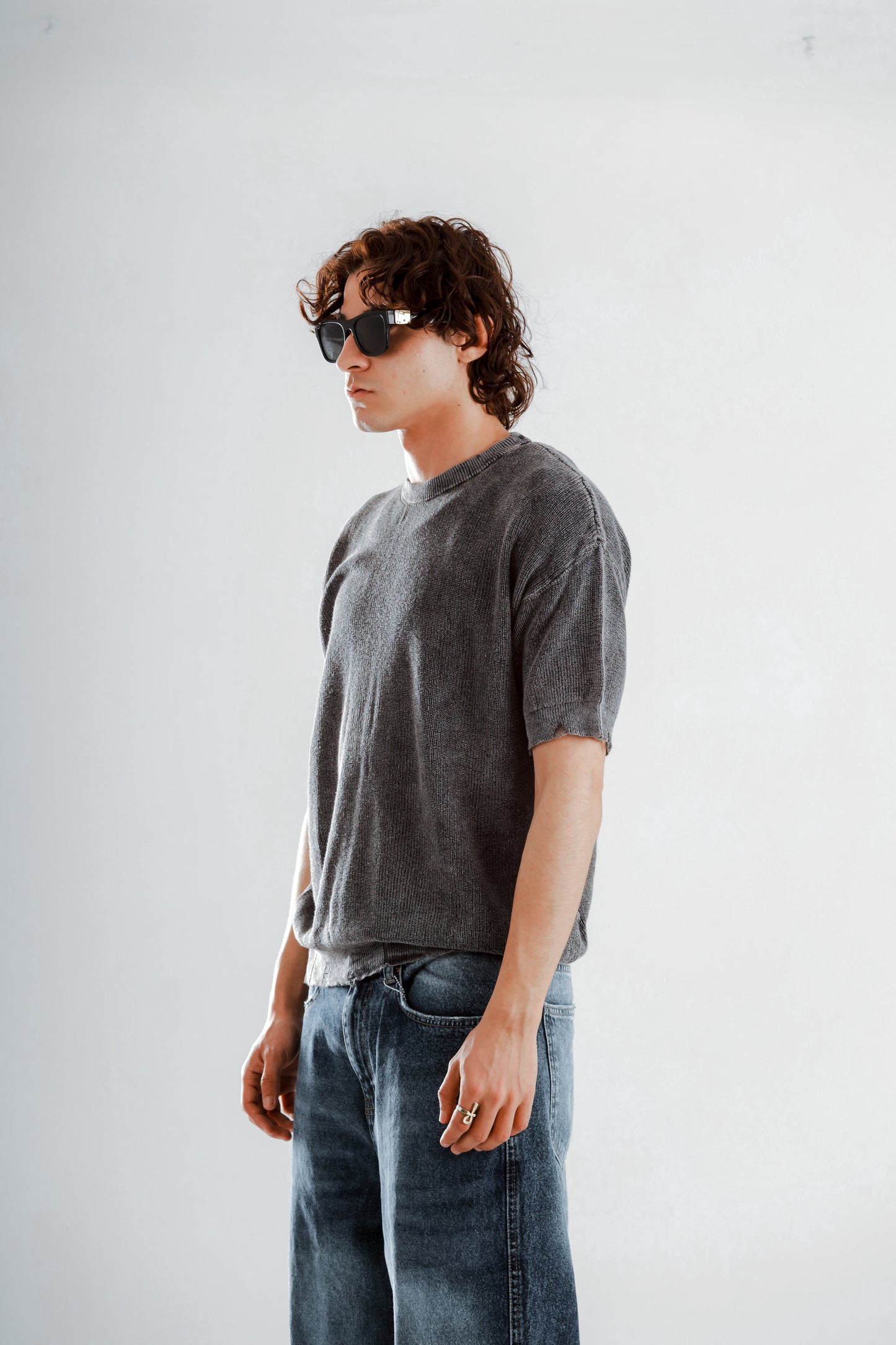 Catch washed knitted tshirt with ripped