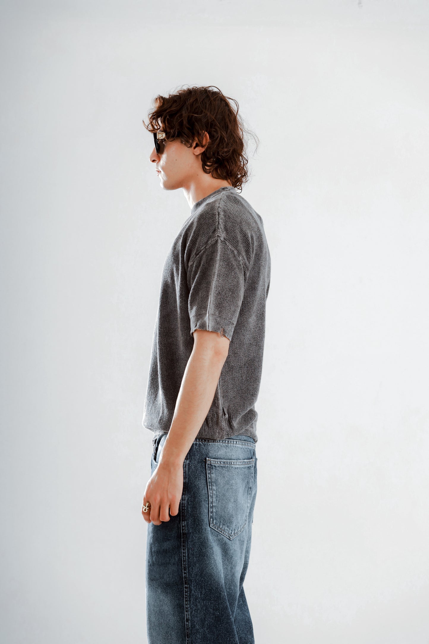 Catch washed knitted tshirt with ripped