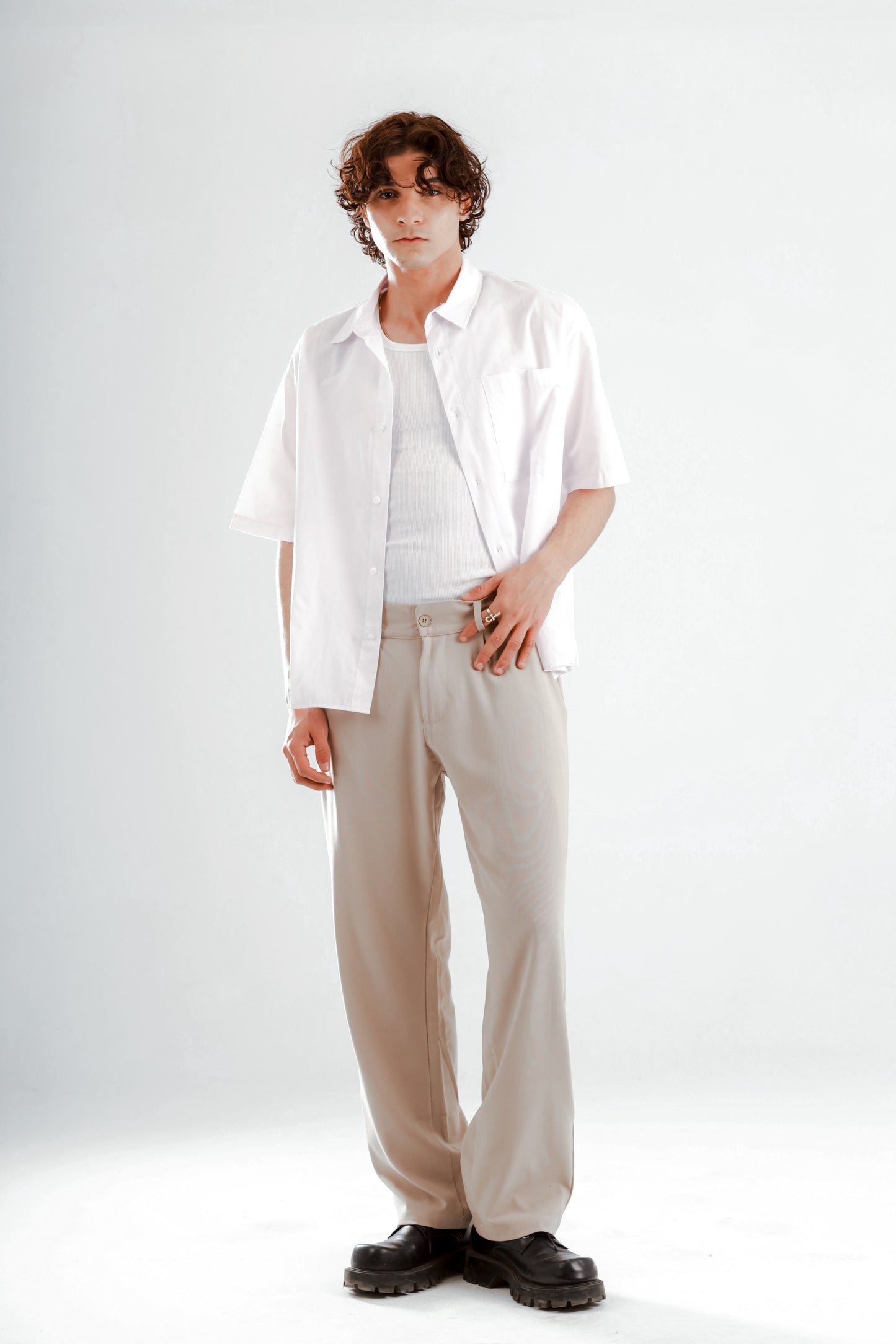 Short sleeve shirt with back stitching