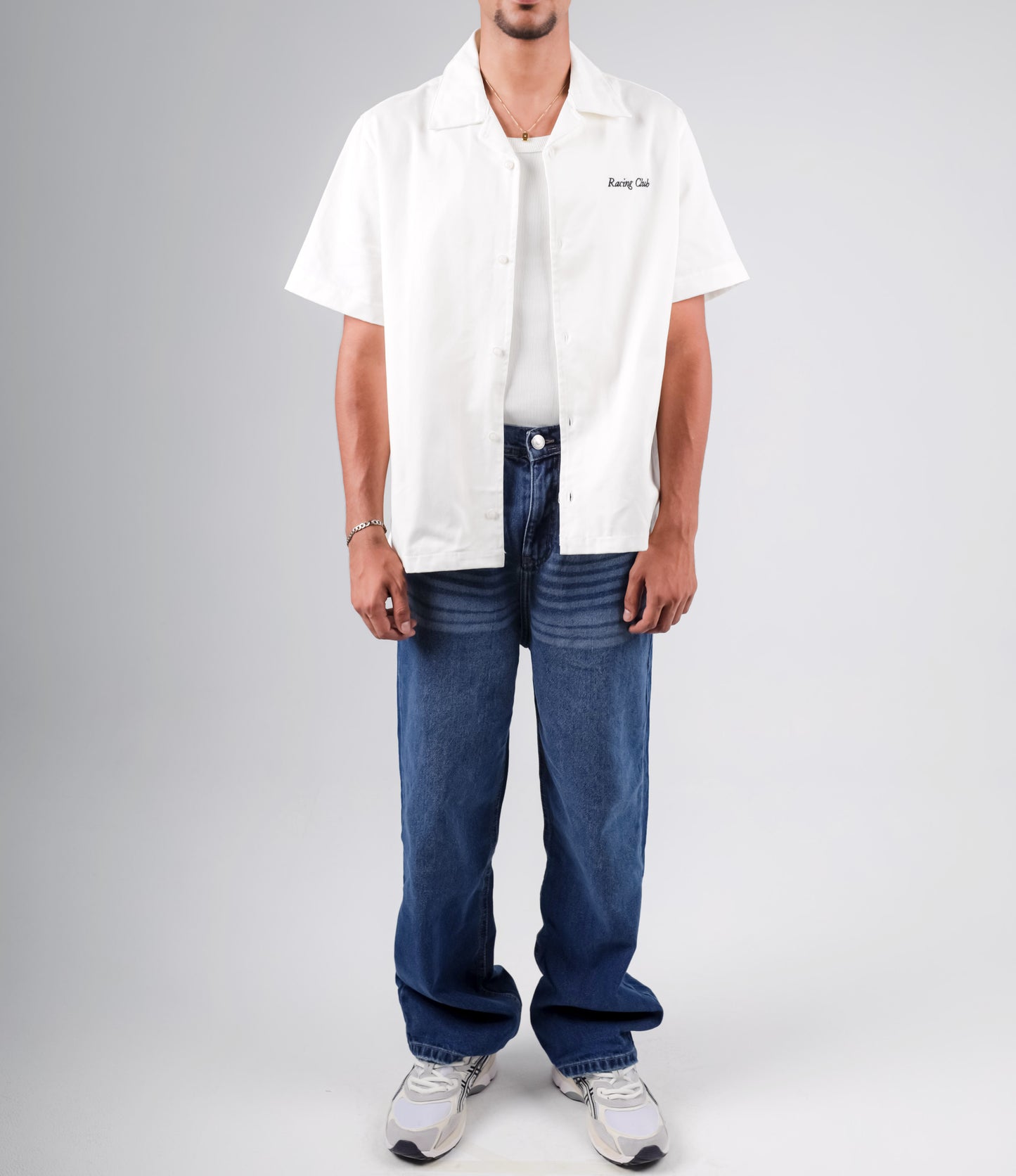 Boxy fit short sleeve shirt with back stitching speed