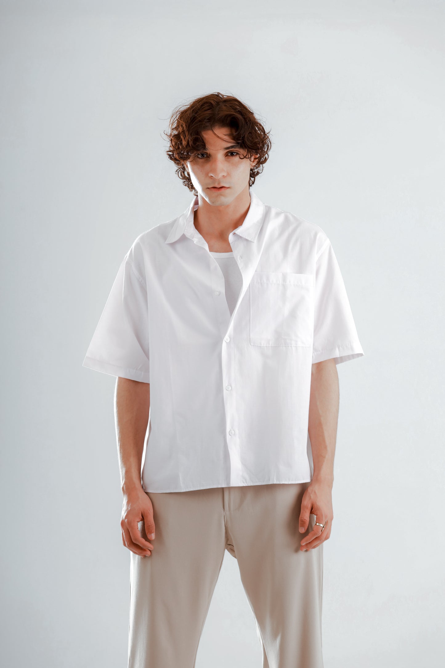 Short sleeve shirt with back stitching