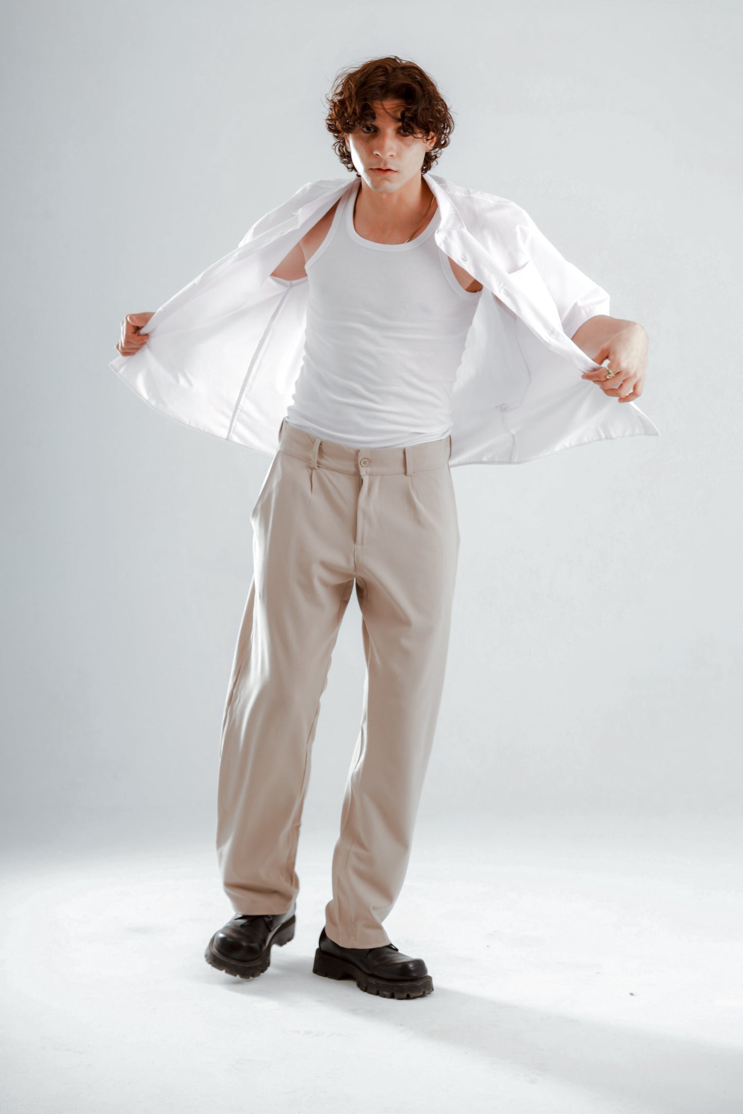 Short sleeve shirt with back stitching