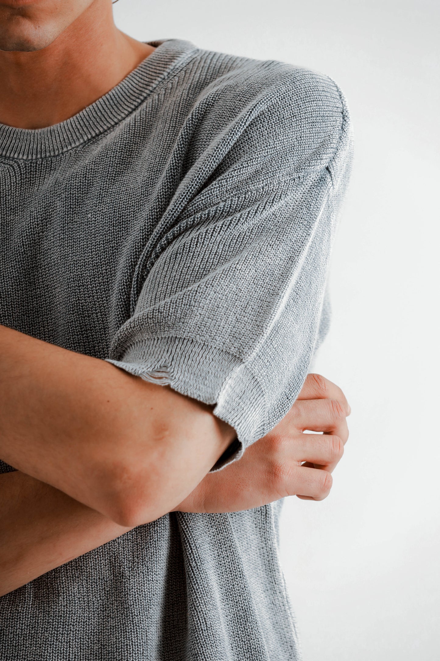 Catch washed knitted tshirt with ripped