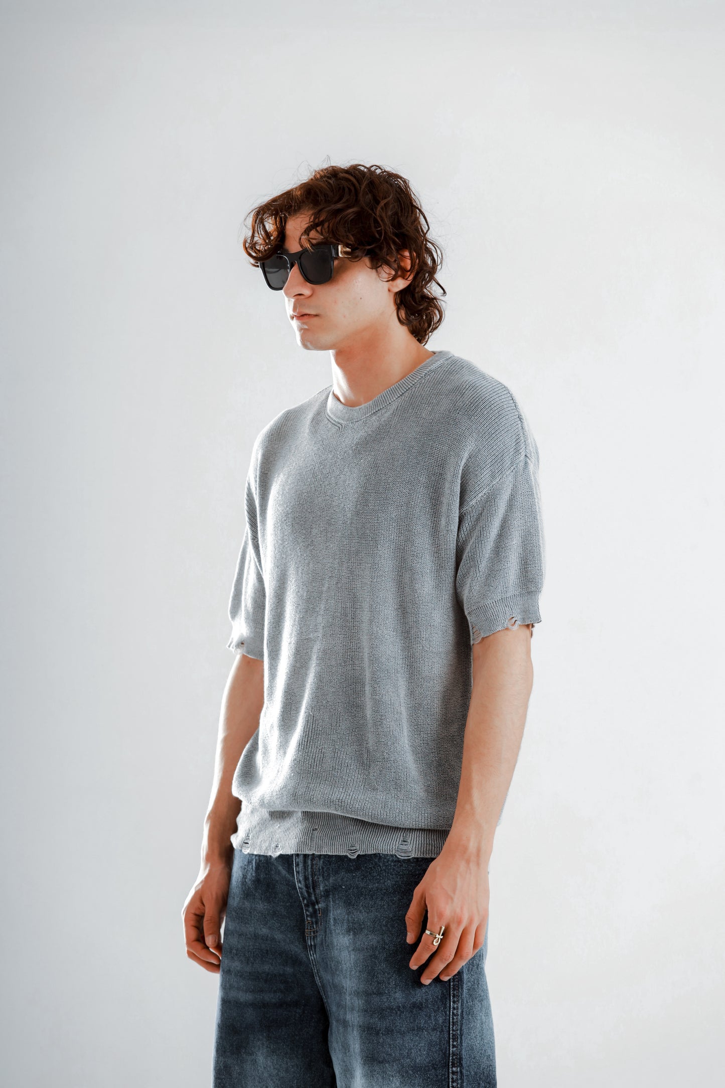 Catch washed knitted tshirt with ripped