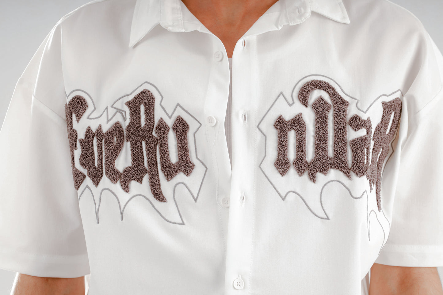 Oversized short sleeve shirt with front teddy stitching