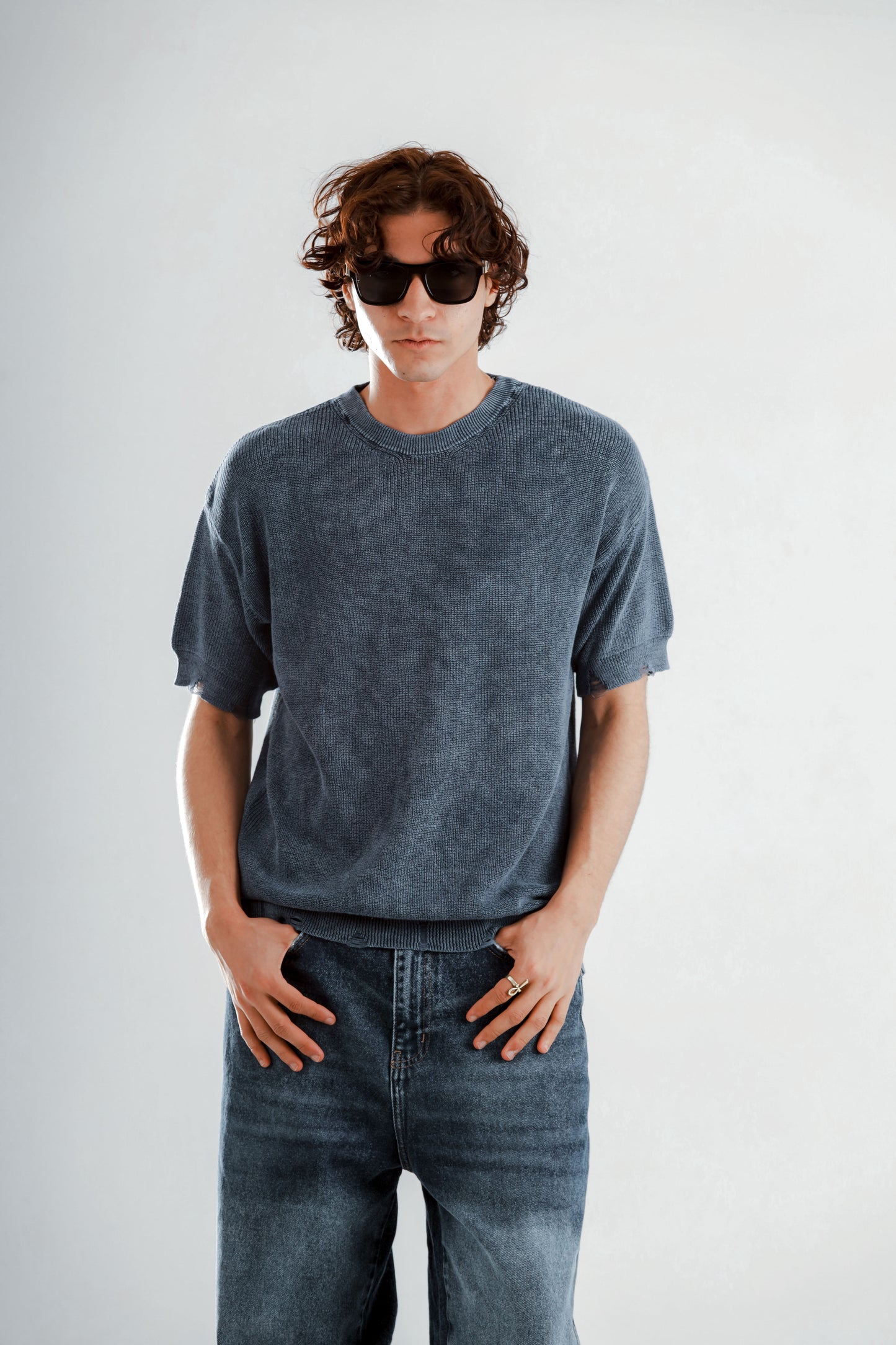 Catch washed knitted tshirt with ripped