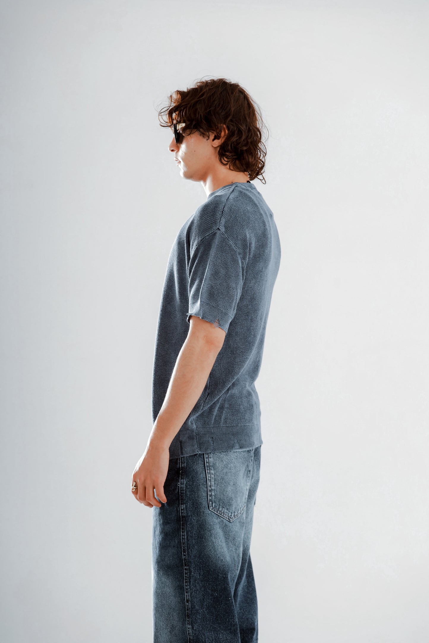 Catch washed knitted tshirt with ripped