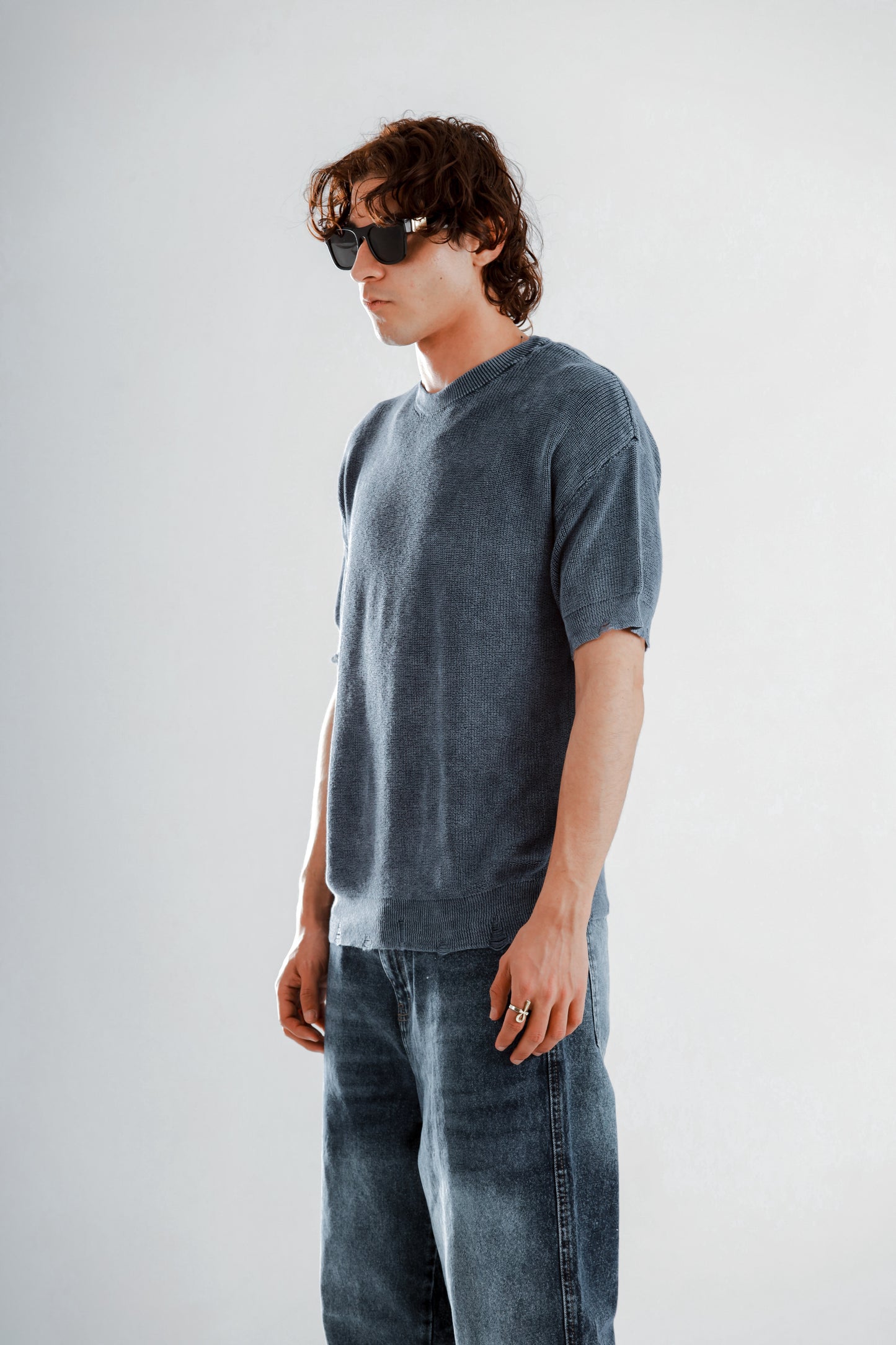 Catch washed knitted tshirt with ripped