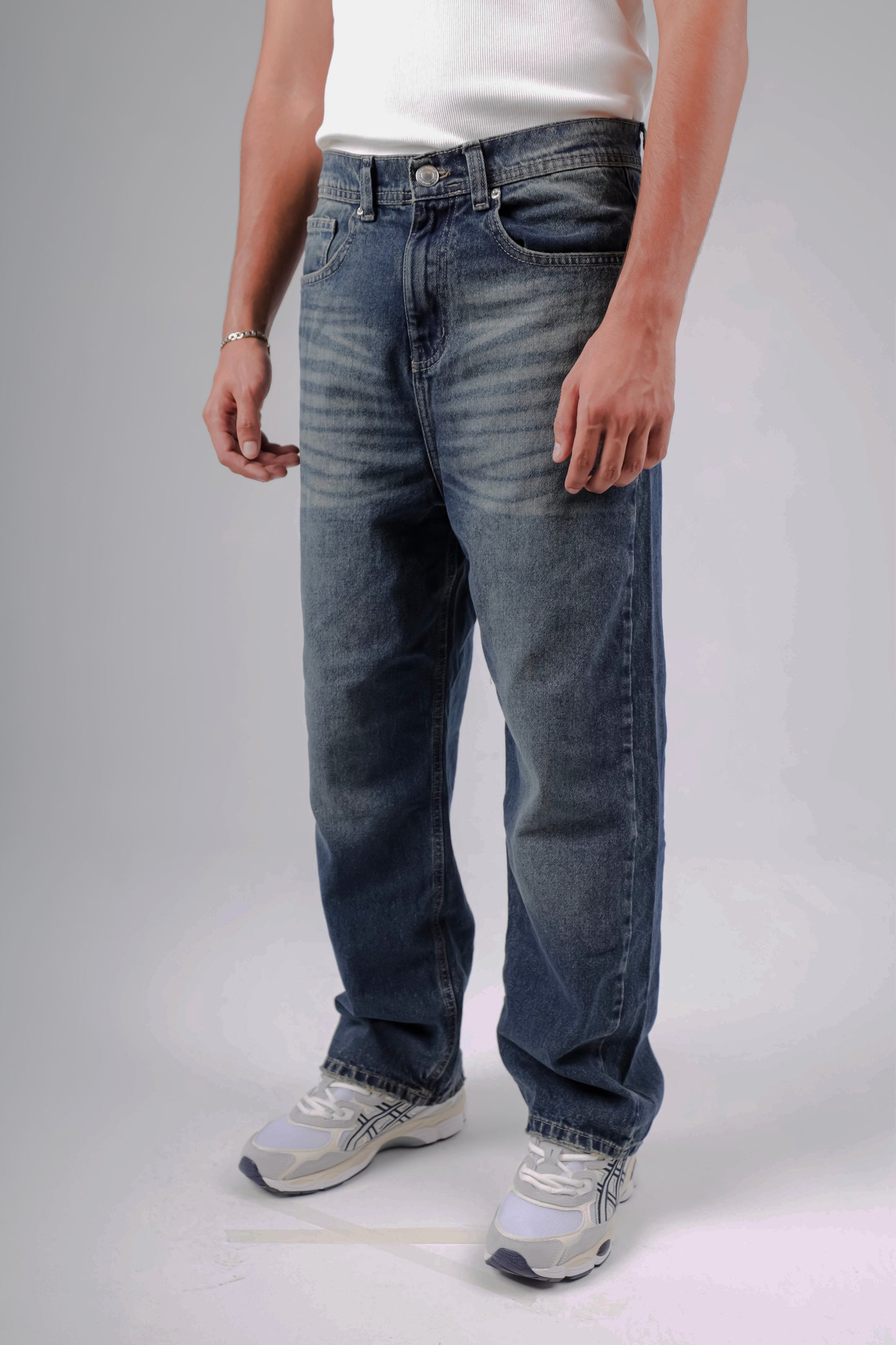 Baggy jeans in dark blue washed with green shades