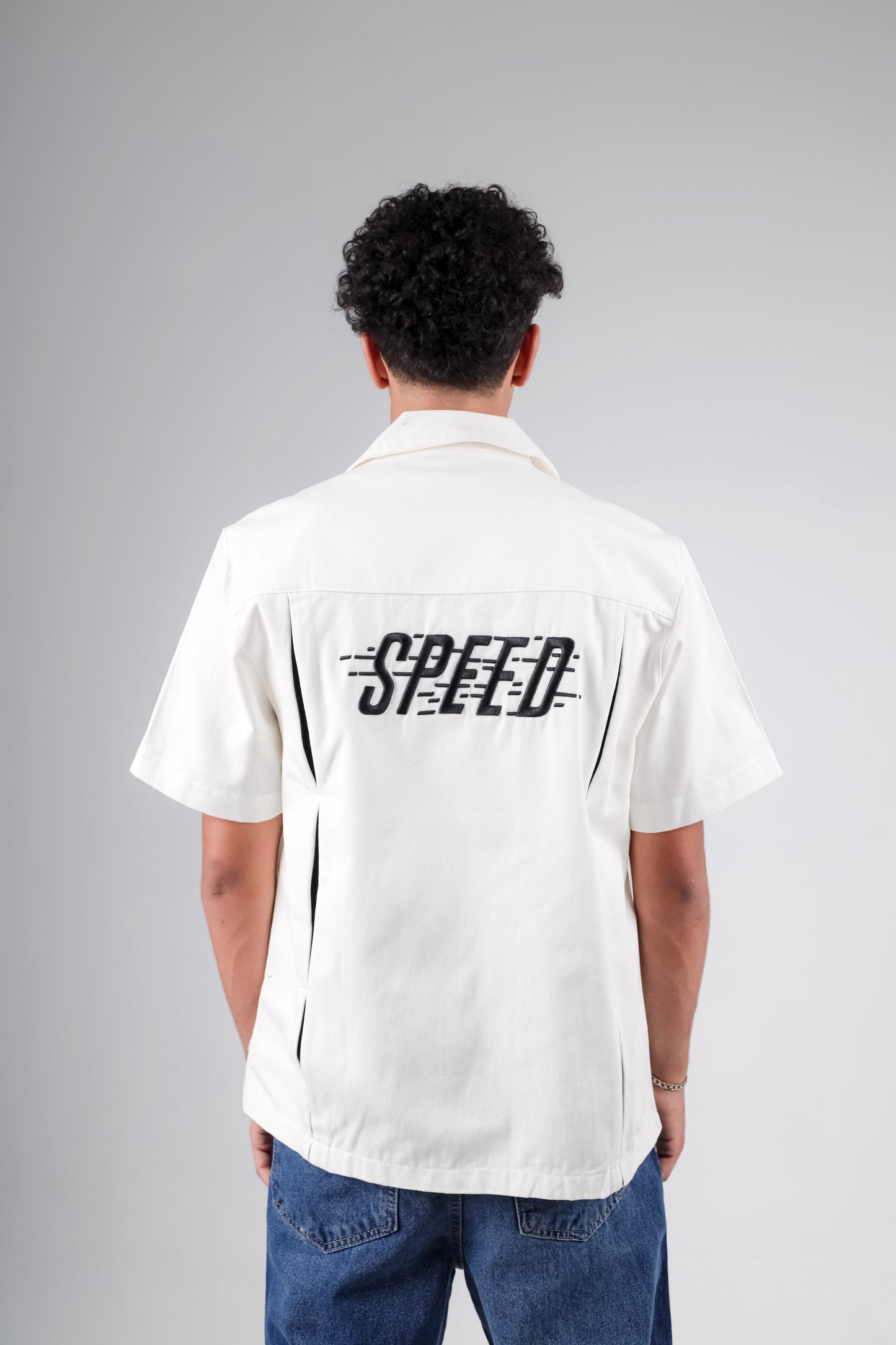 Boxy fit short sleeve shirt with back stitching speed