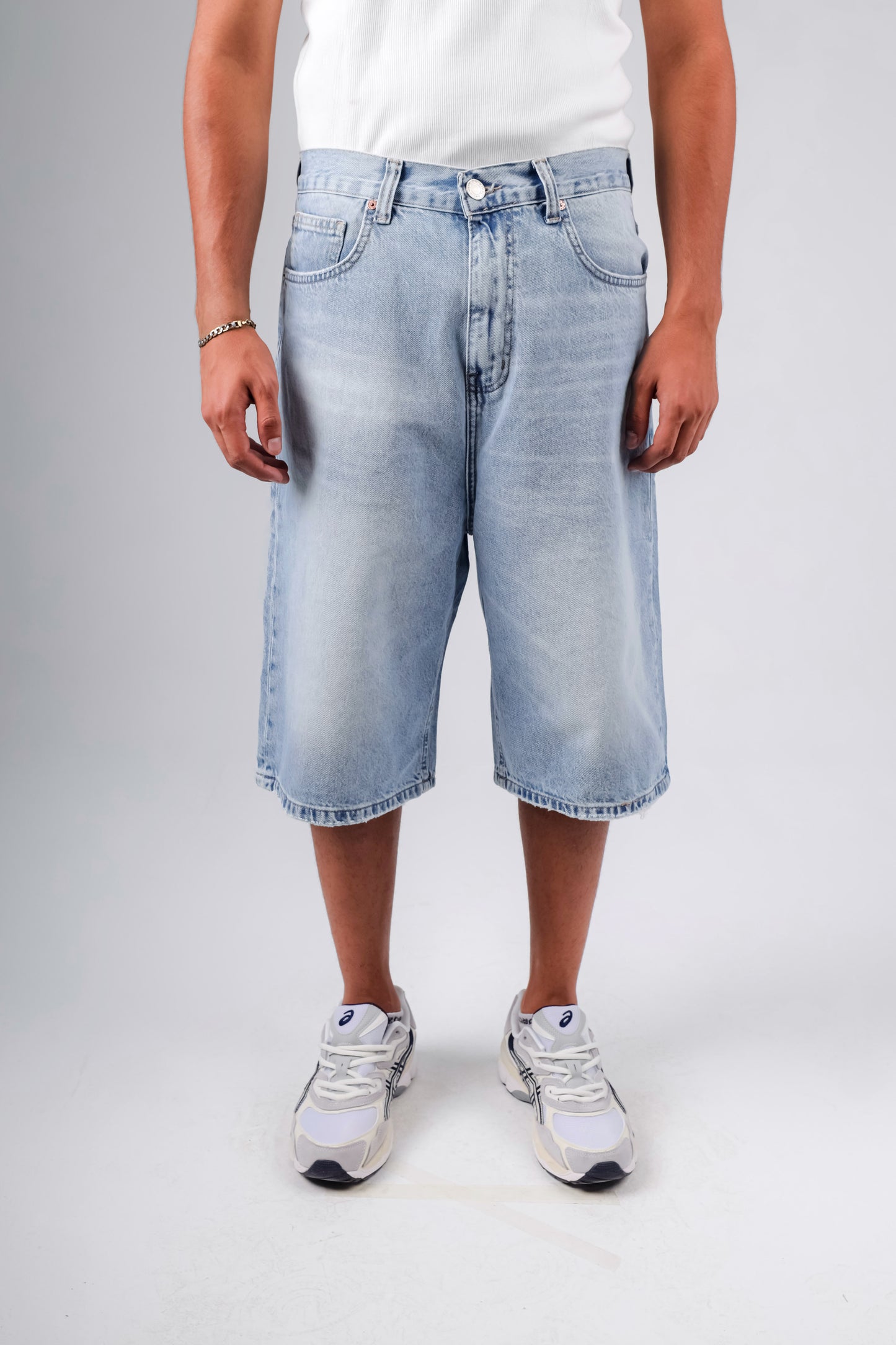 Baggy denim short in sky blue washed