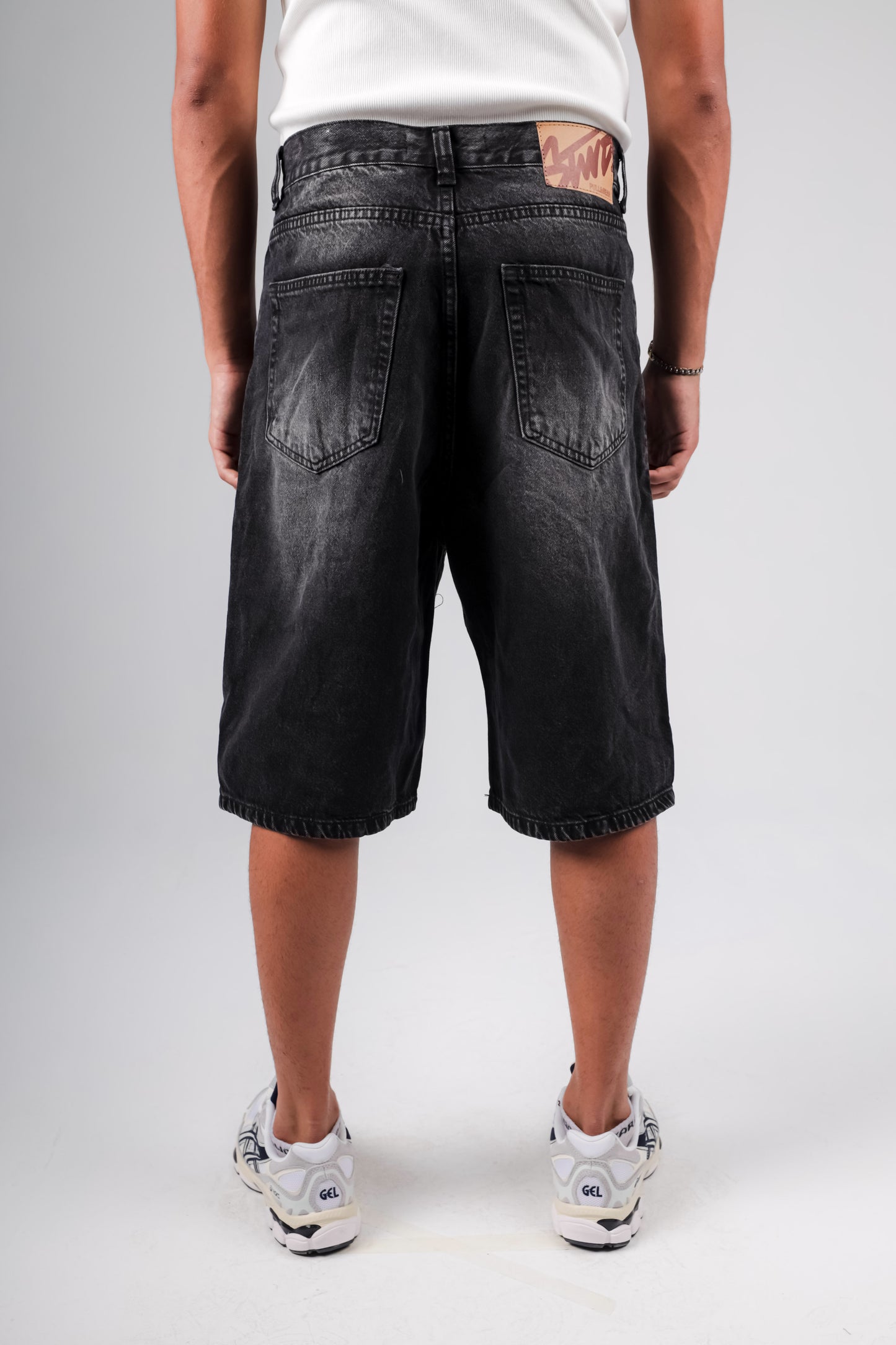 Baggy denim short in black washed