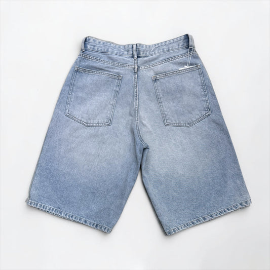 Baggy denim short in light blue stone washed