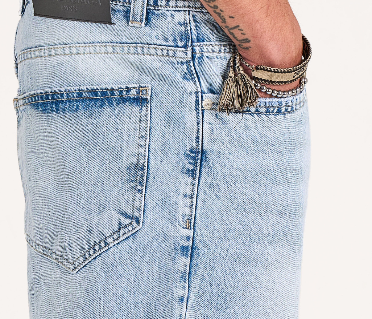 Baggy jeans in light blue stone wash