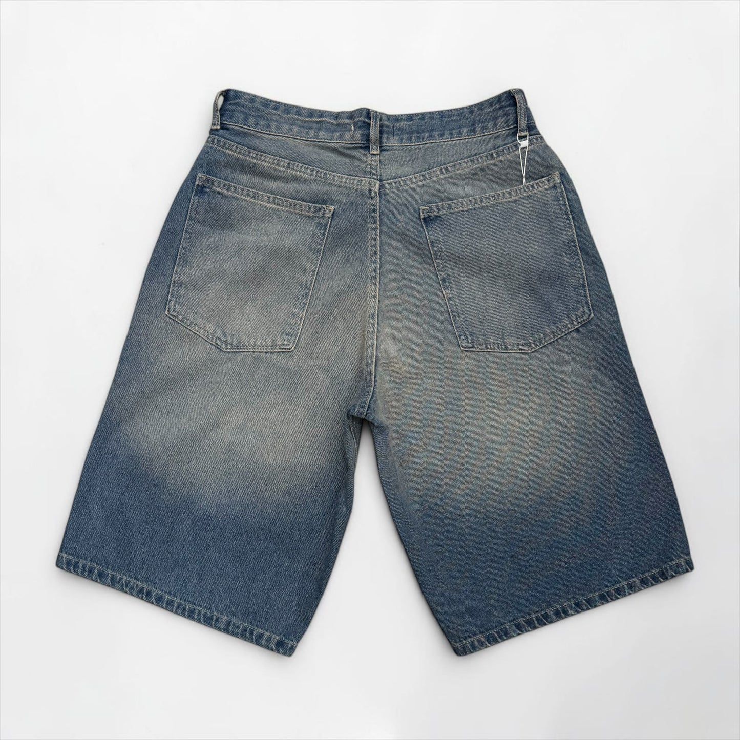 Baggy denim short in mid blue vintage wash