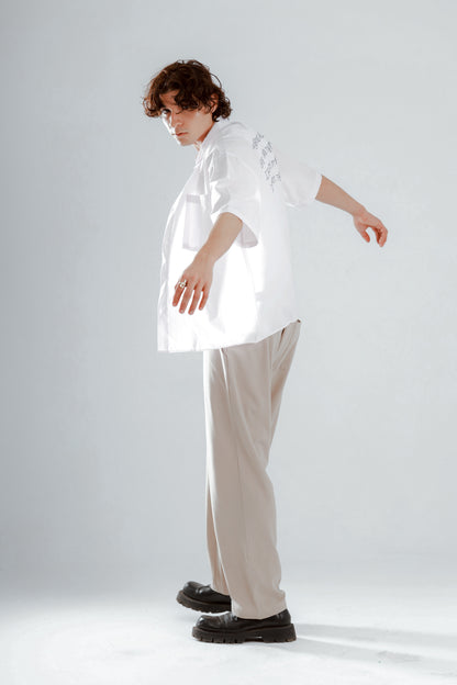 Short sleeve shirt with back stitching