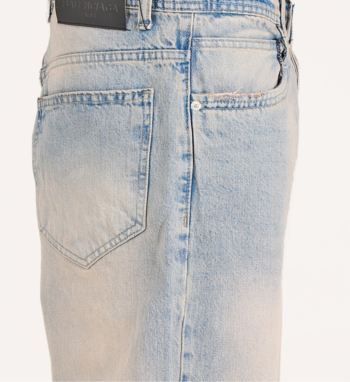 Baggy jeans in light blue acid washed