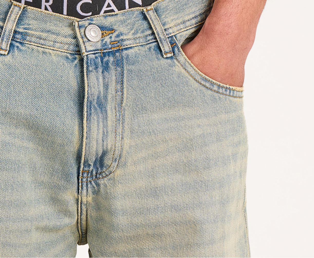 Baggy jeans in mid blue washed with yellow shades