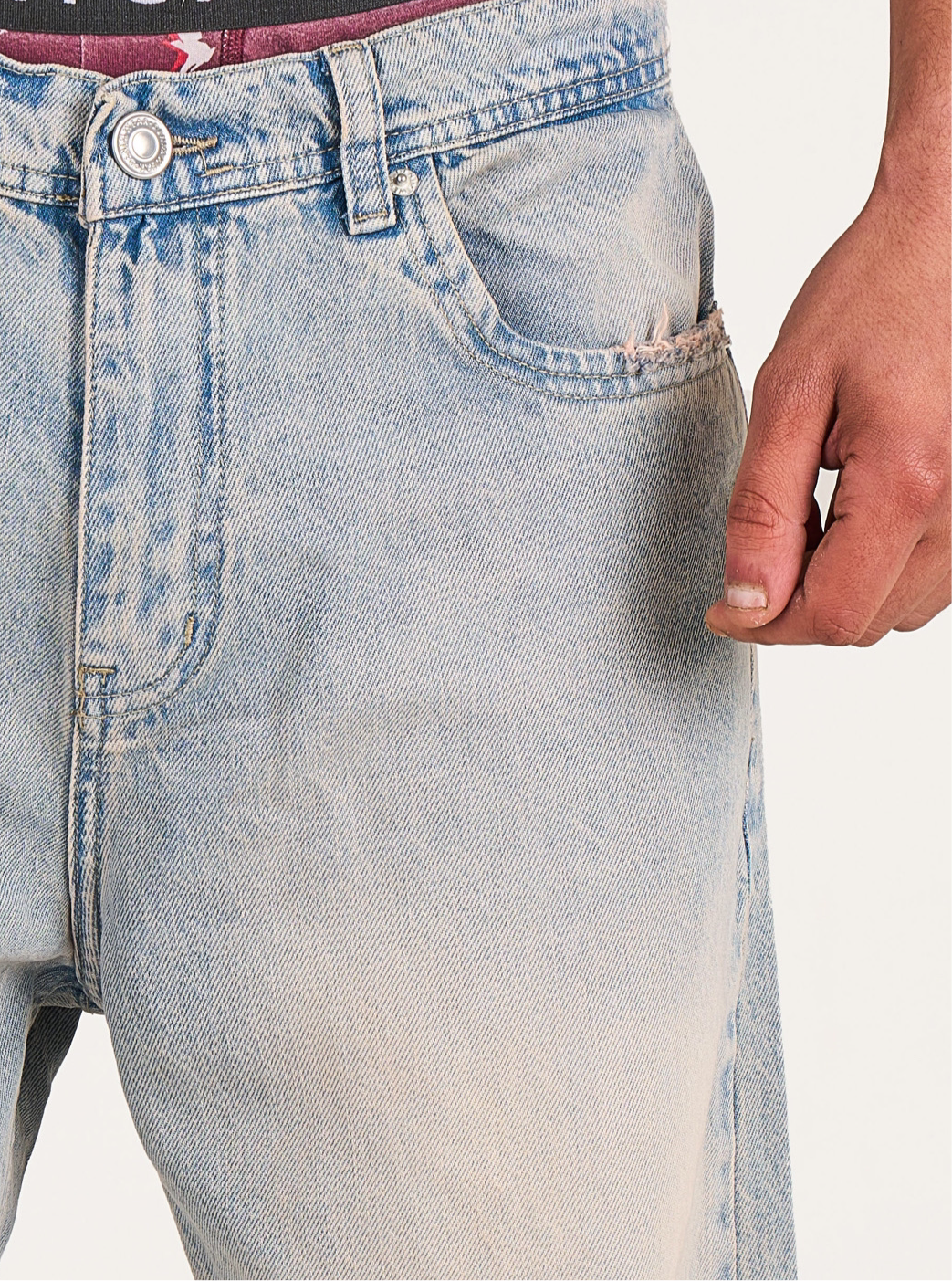 Baggy jeans in light blue acid washed