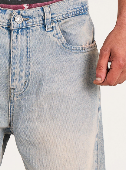 Baggy jeans in light blue acid washed