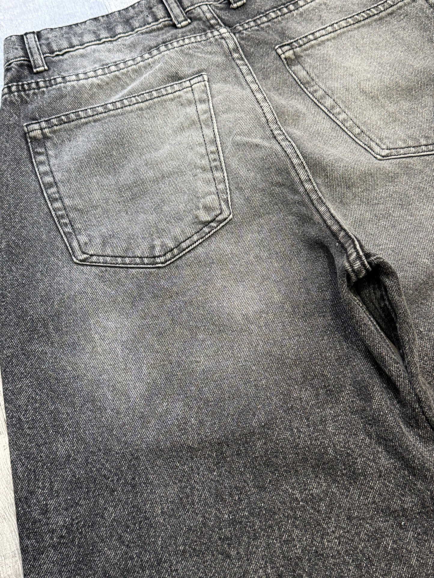 Baggy jeans in dark gray washed