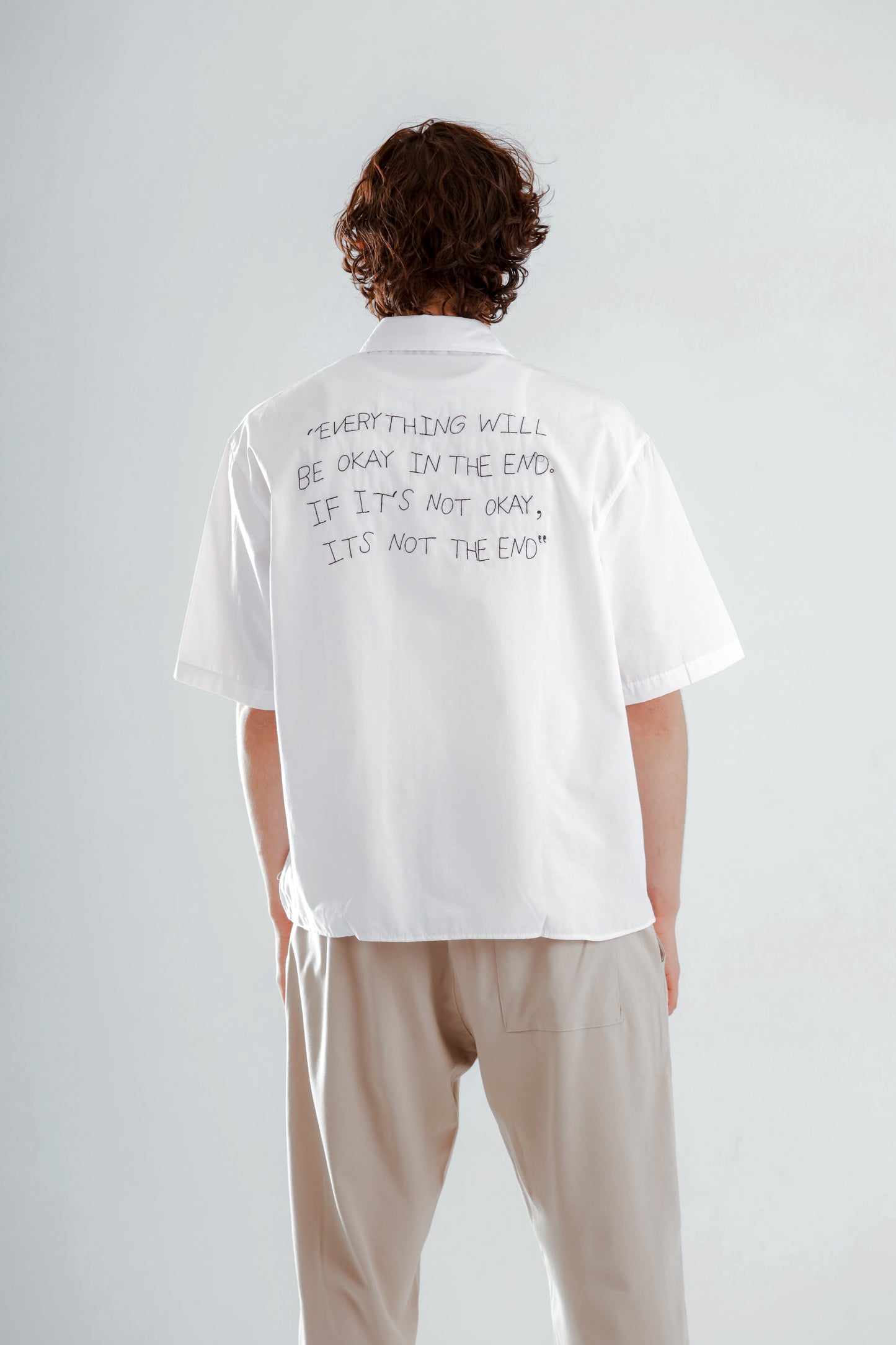 Short sleeve shirt with back stitching