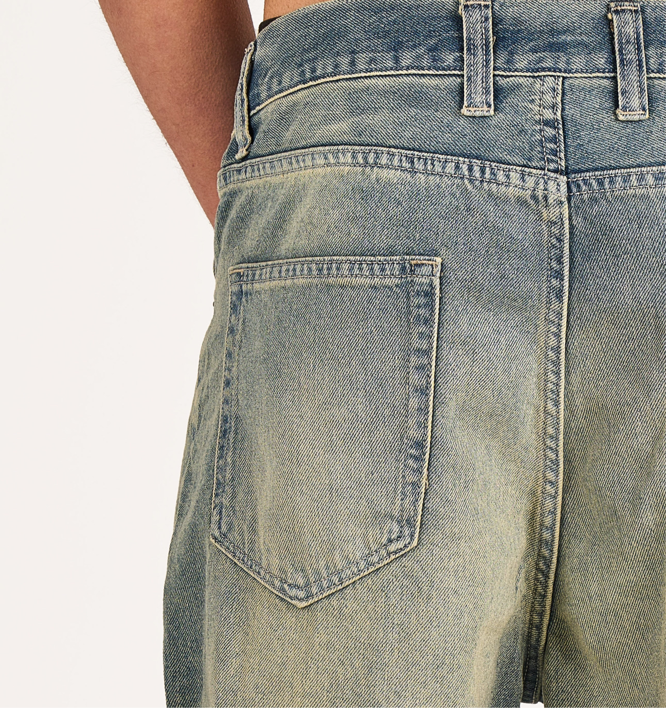 Baggy jeans in dark blue washed with green tint