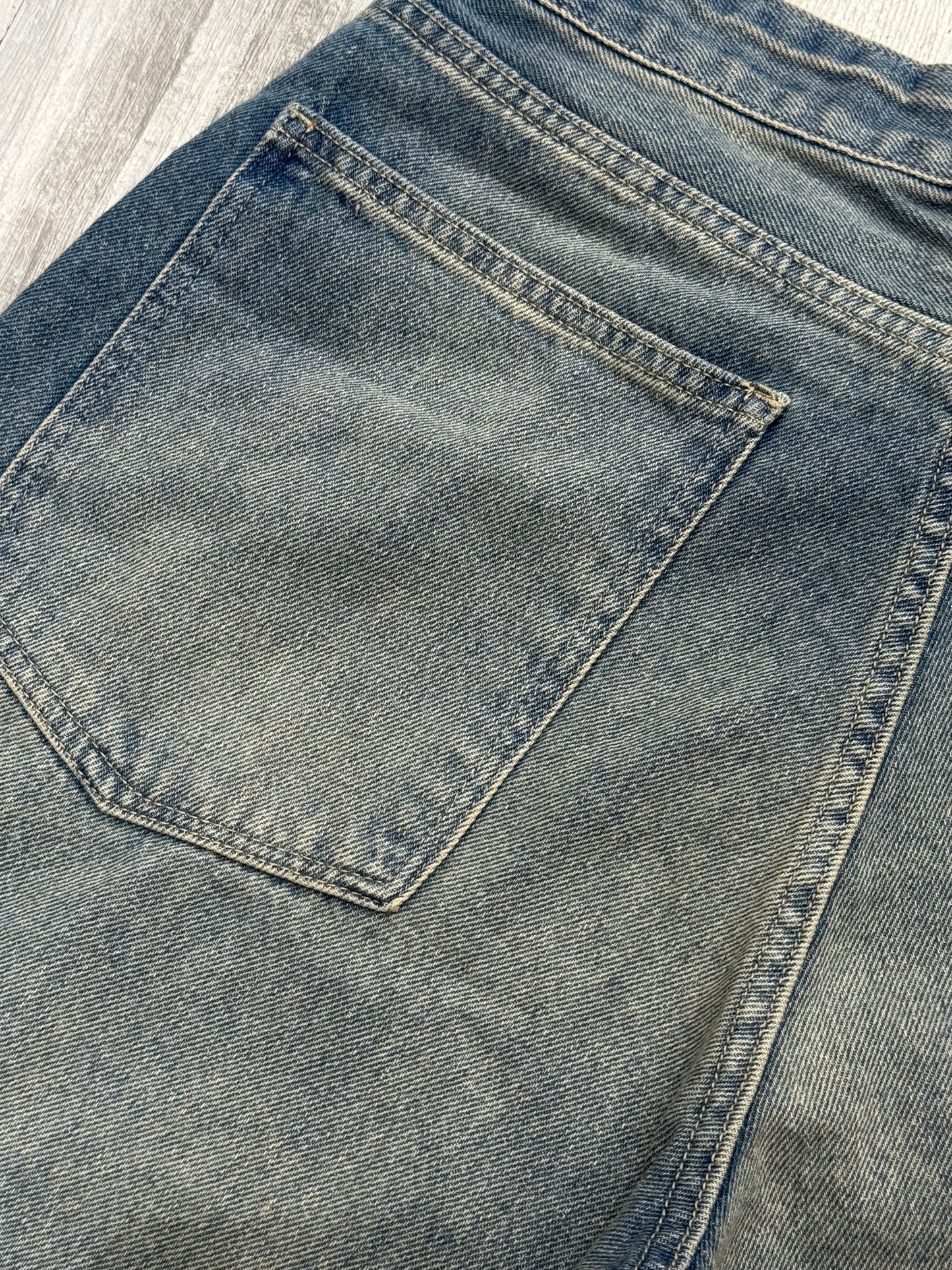 Baggy denim short in mid blue vintage wash