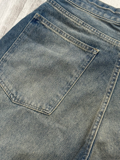 Baggy denim short in mid blue vintage wash
