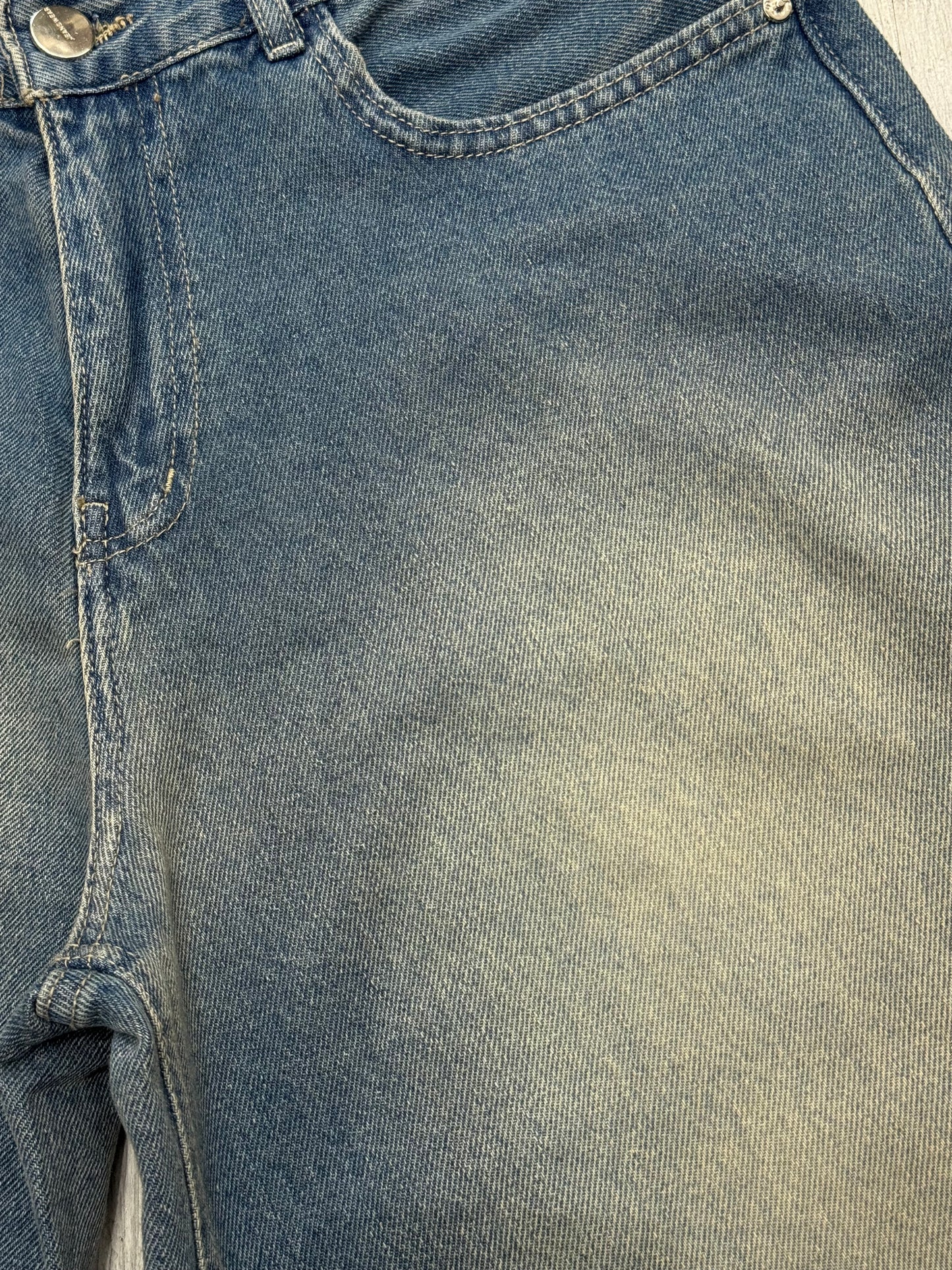 Baggy denim short in mid blue vintage wash
