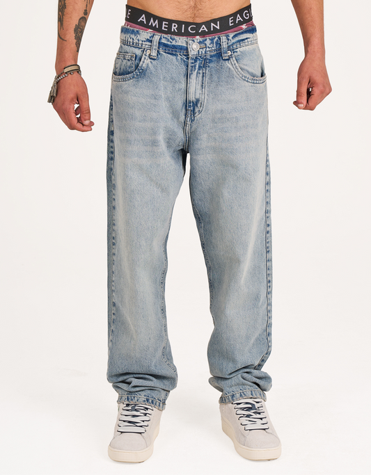 Baggy jeans in mid blue washed with white shades