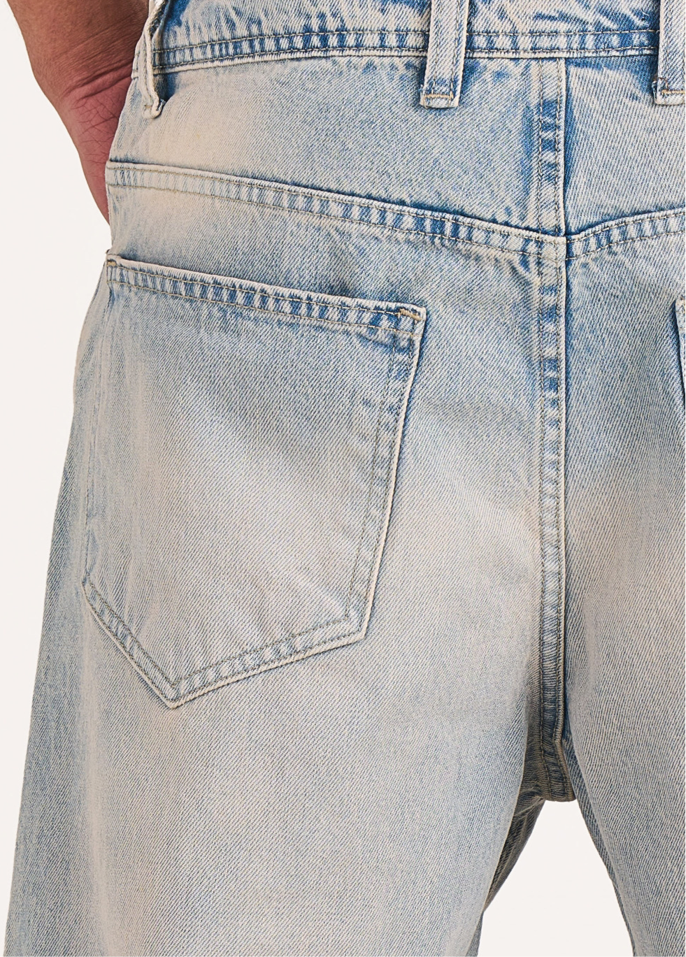Baggy jeans in light blue acid washed