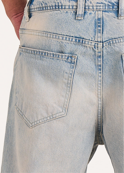 Baggy jeans in light blue acid washed
