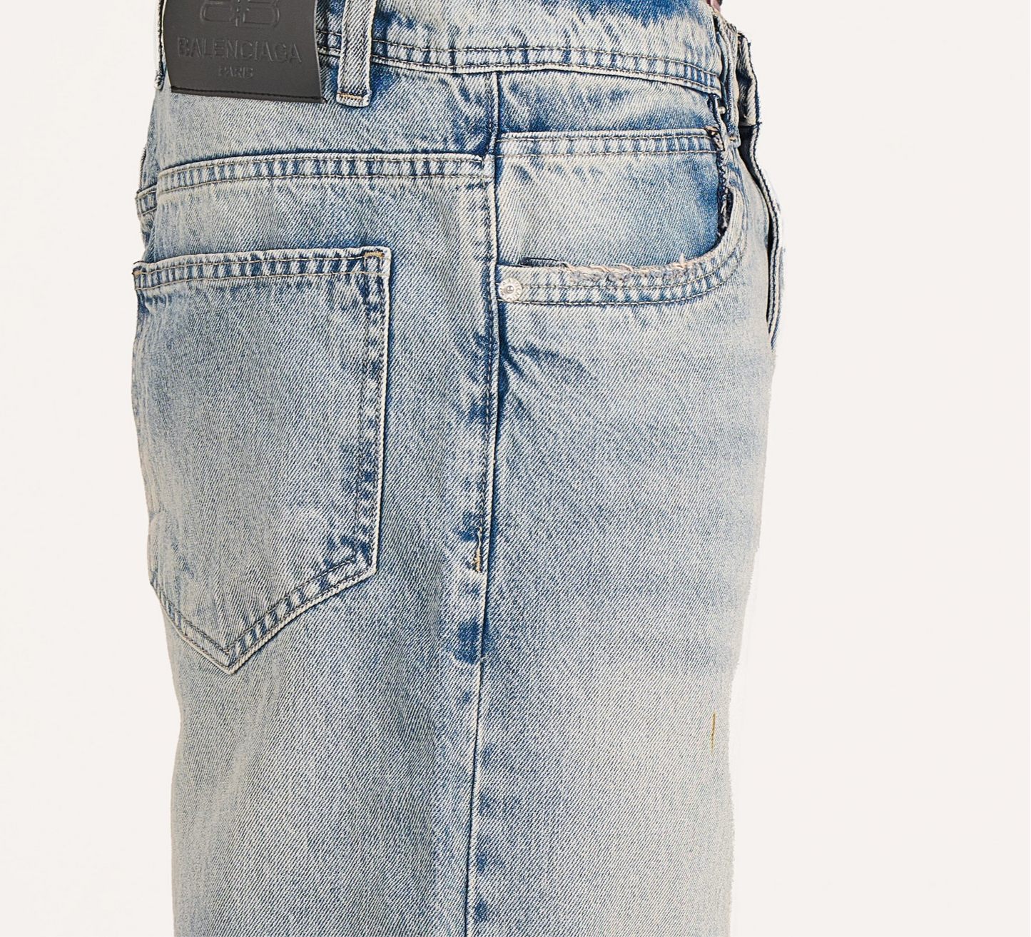 Baggy fit jeans in mid blue washed
