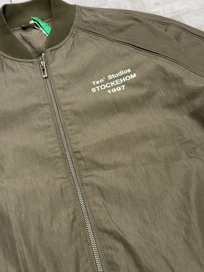 Light weight printed bomber jacket