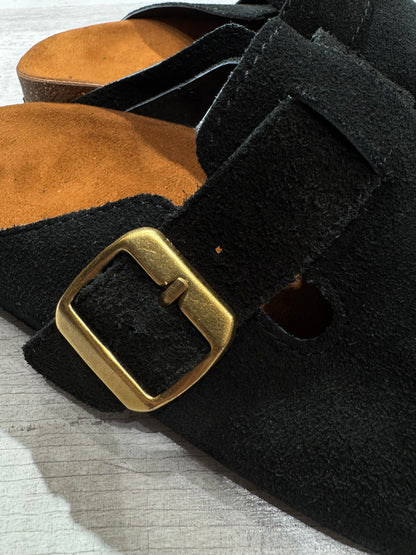 Suede clogs