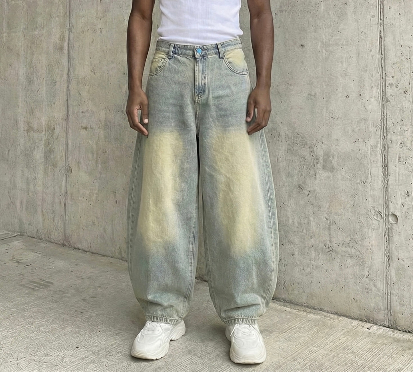 Balloon jeans in light blue with yellow tint