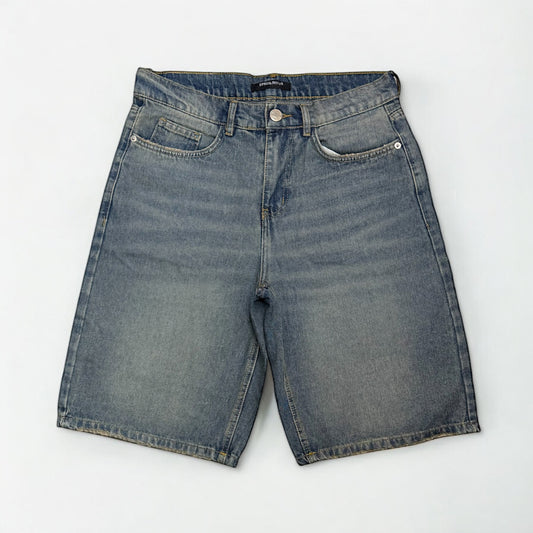 Baggy denim short in mid blue washed with yellow shades