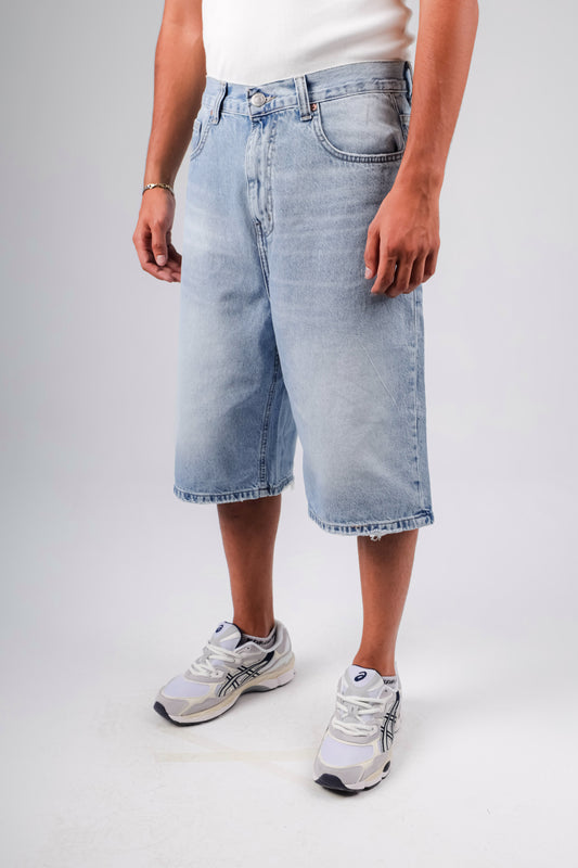 Baggy denim short in sky blue washed