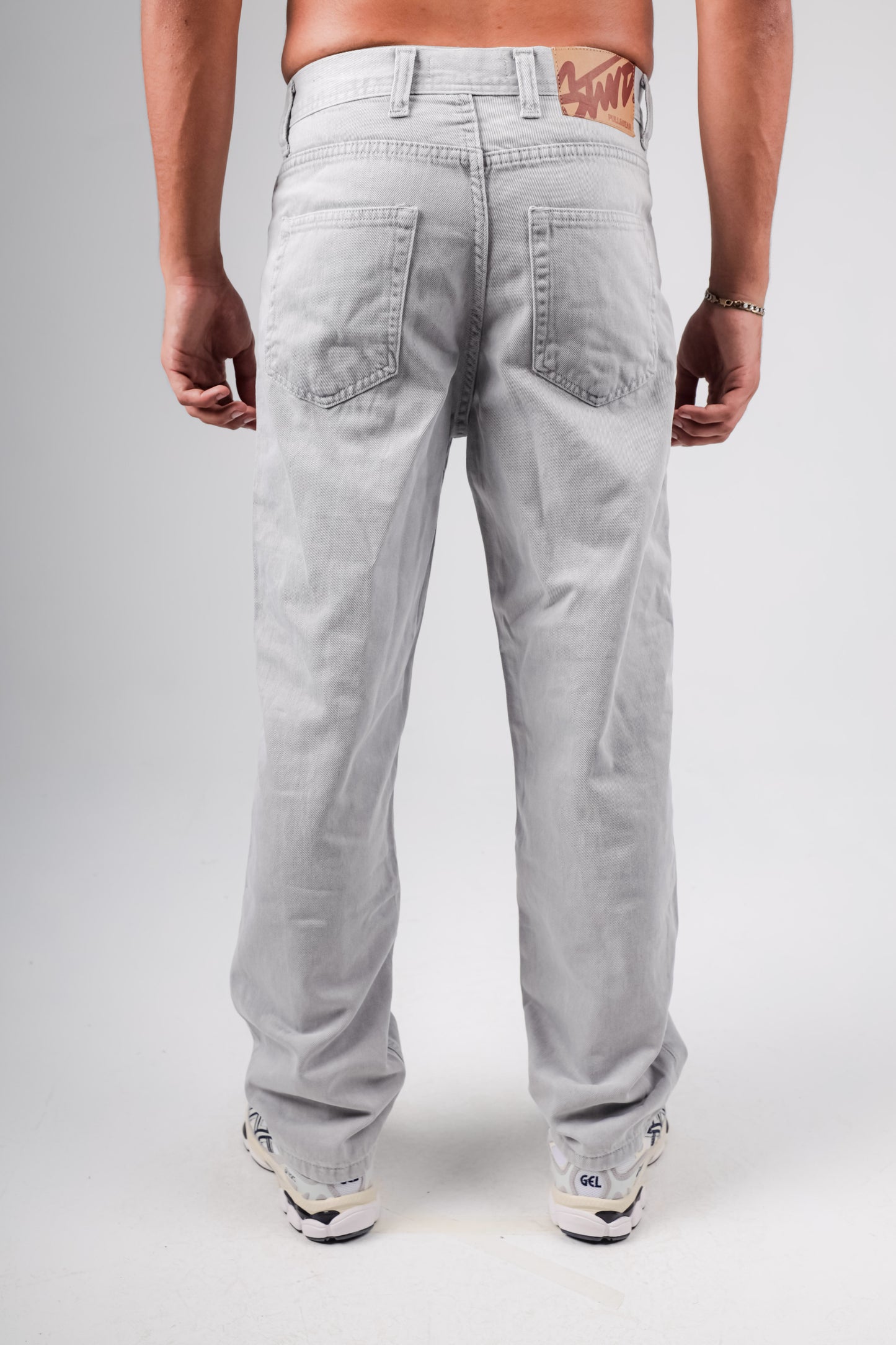 Baggy jeans in gray washed