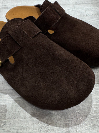 Suede clogs
