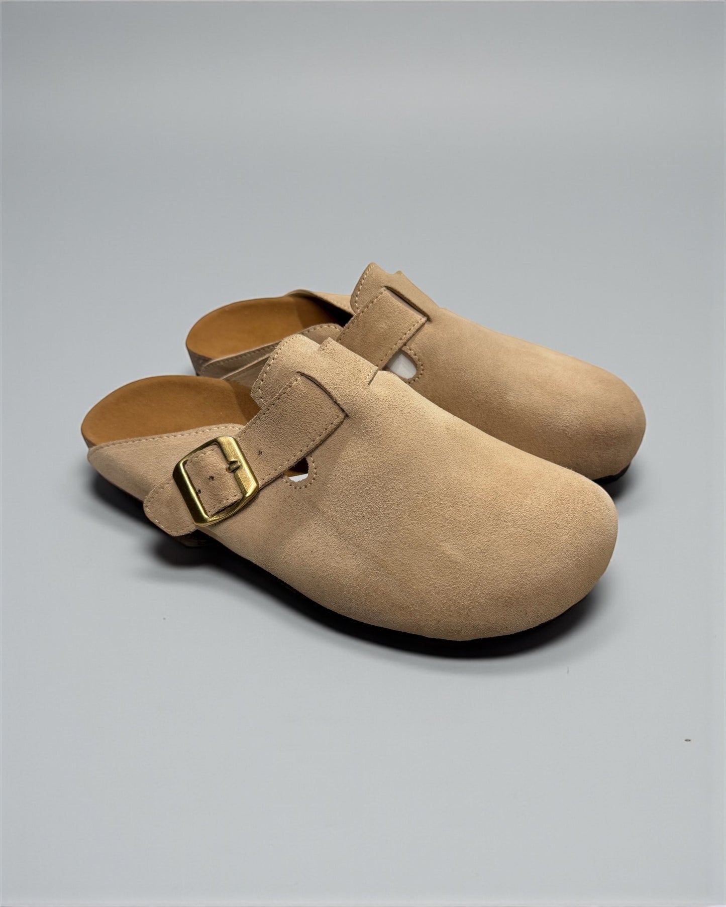 Suede clogs