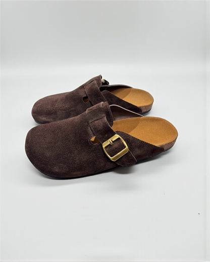Suede clogs