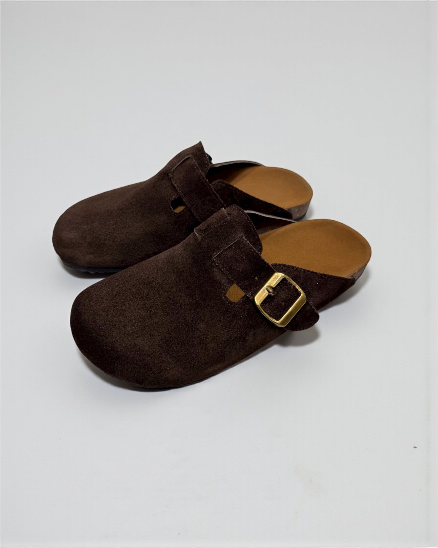 Suede clogs