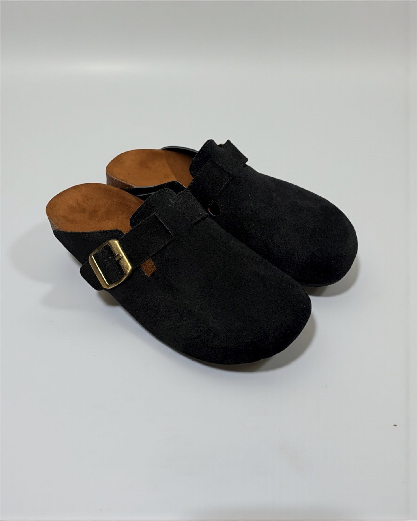 Suede clogs