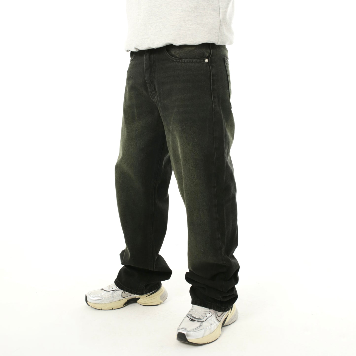 baggy fit jeans in black washed with yellow shades